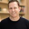 Peter Thiel, Founders Fund 创始人，当年 PayPal 联合创始人。